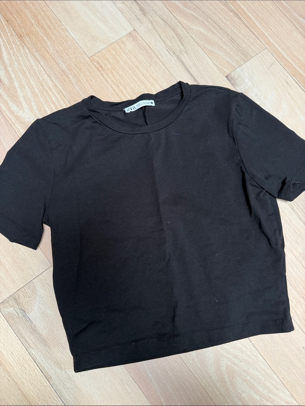 ZARA Black Short Sleeve Crop Crew Tee